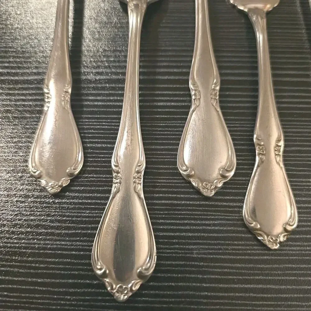 CHATEAU Oneida Silver‎ Stainless Oneidacraft Deluxe Glossy Flatware Bundle